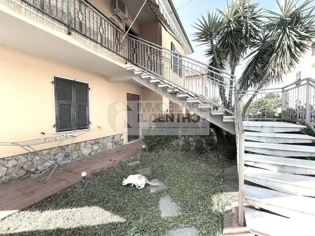 Casa indipendente in vendita a Santo Stefano di Magra