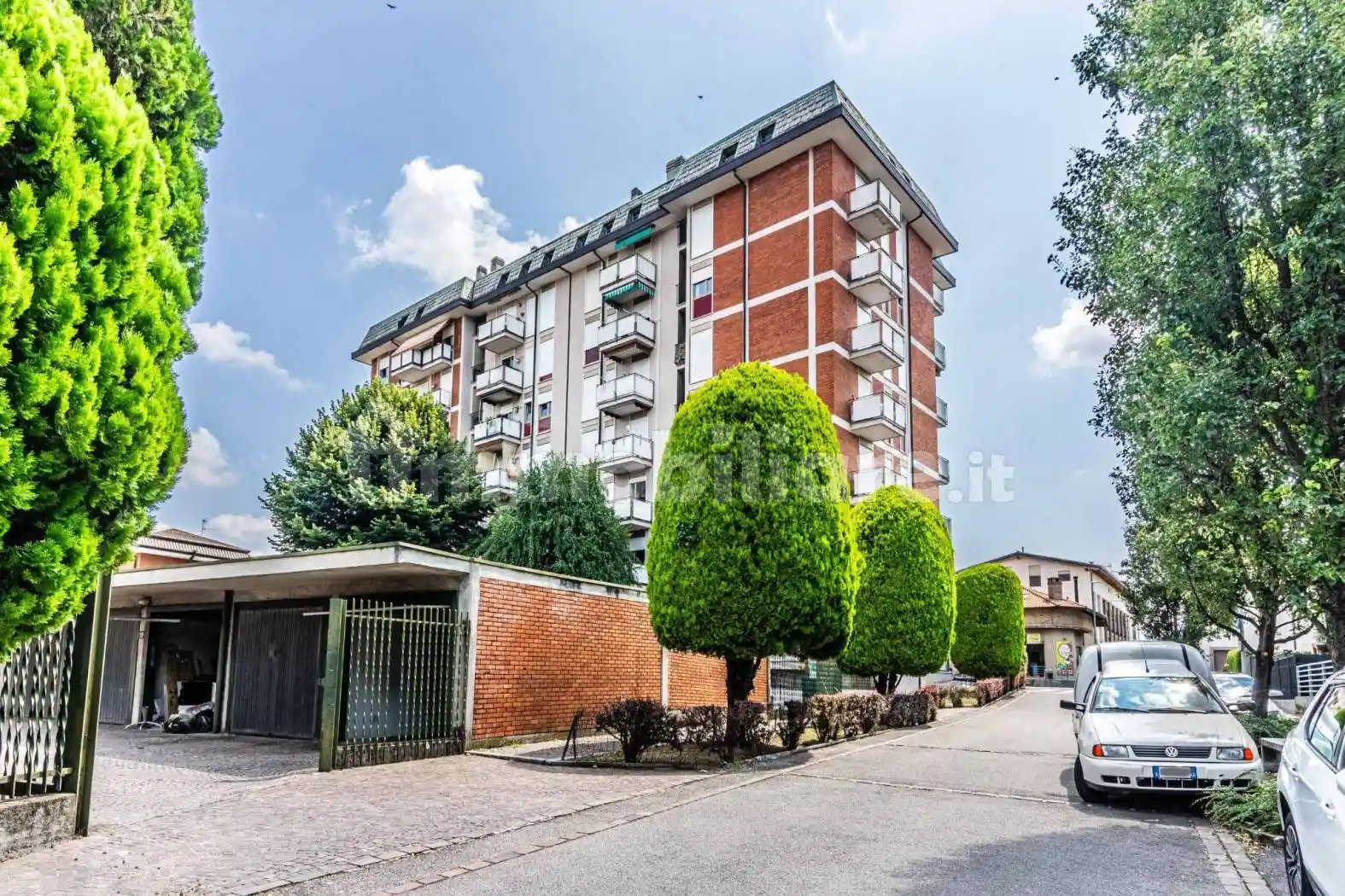 Appartamento in vendita a Carugo