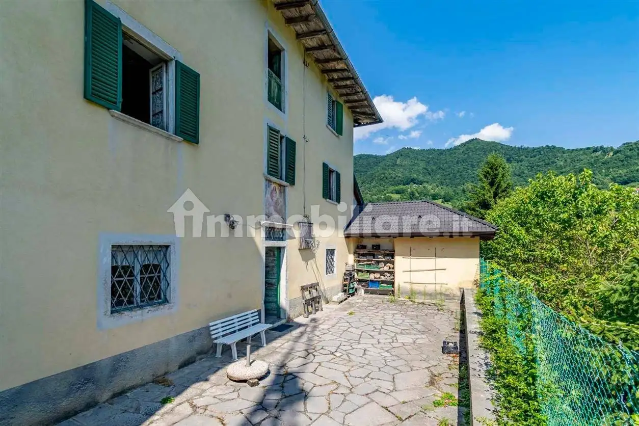 Casa indipendente in vendita a Locatello