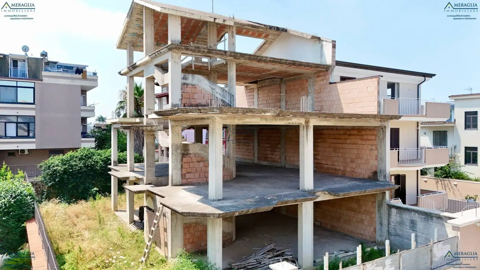 Palazzo - Edificio in vendita a Parete