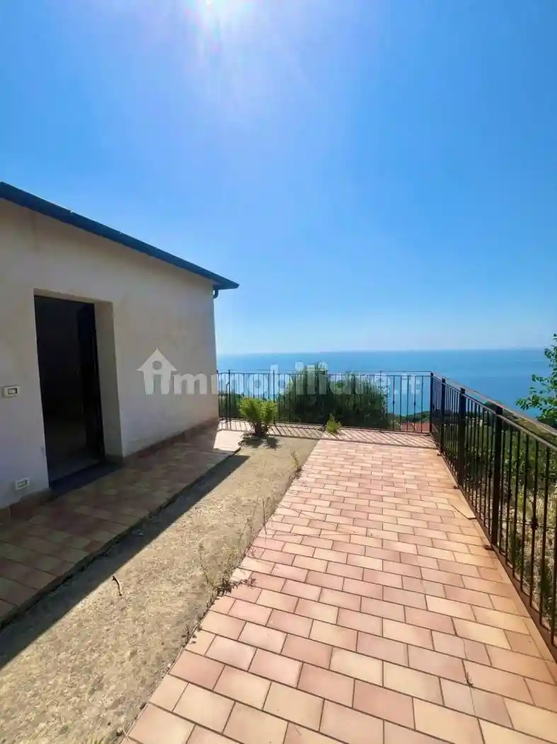 Villa in vendita a Cipressa