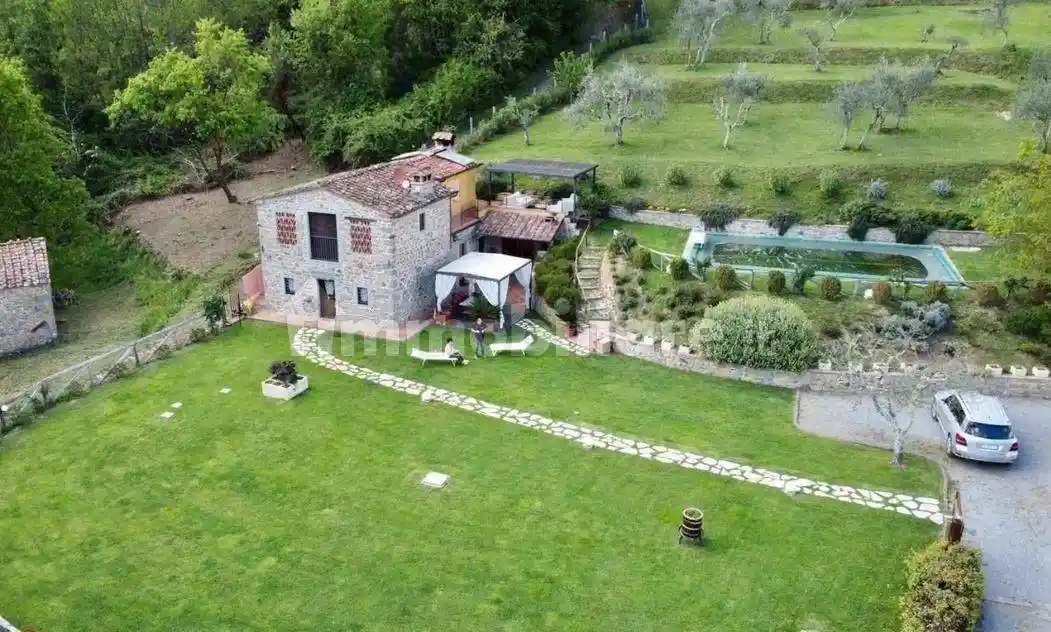 Rustico - Casale in vendita a Pescia