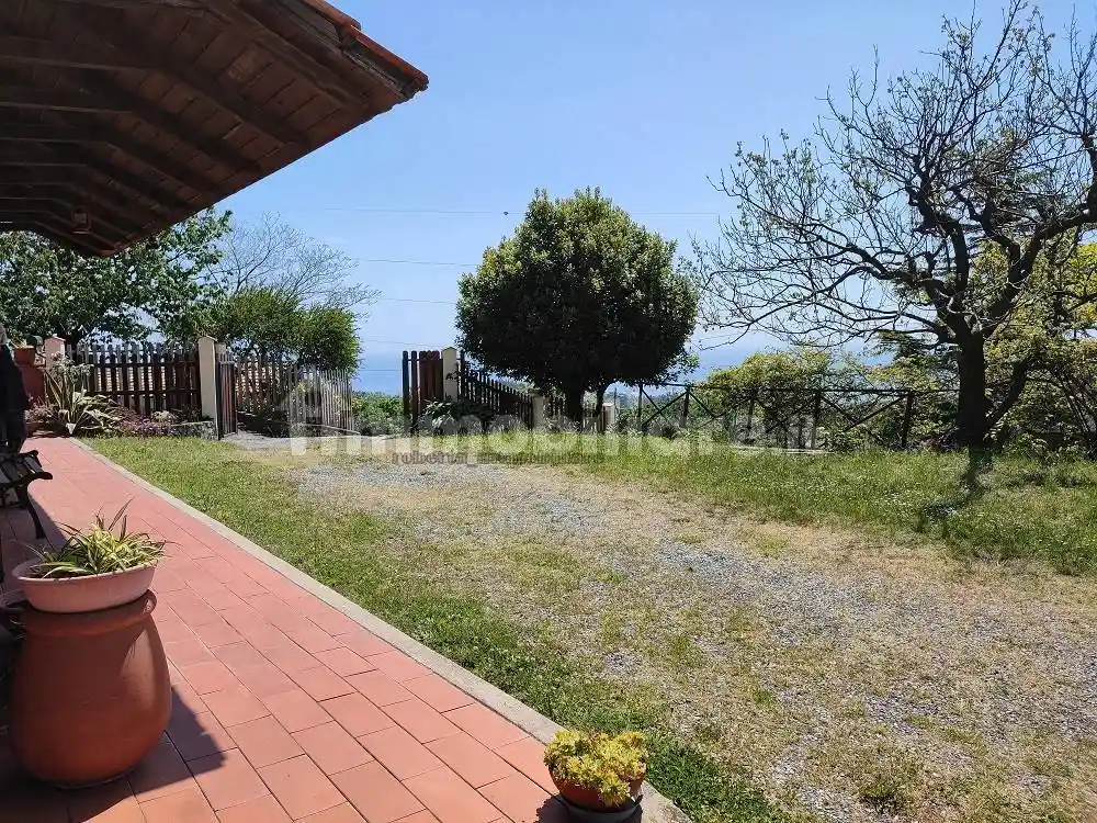 Palazzo - Edificio in vendita a Cogoleto