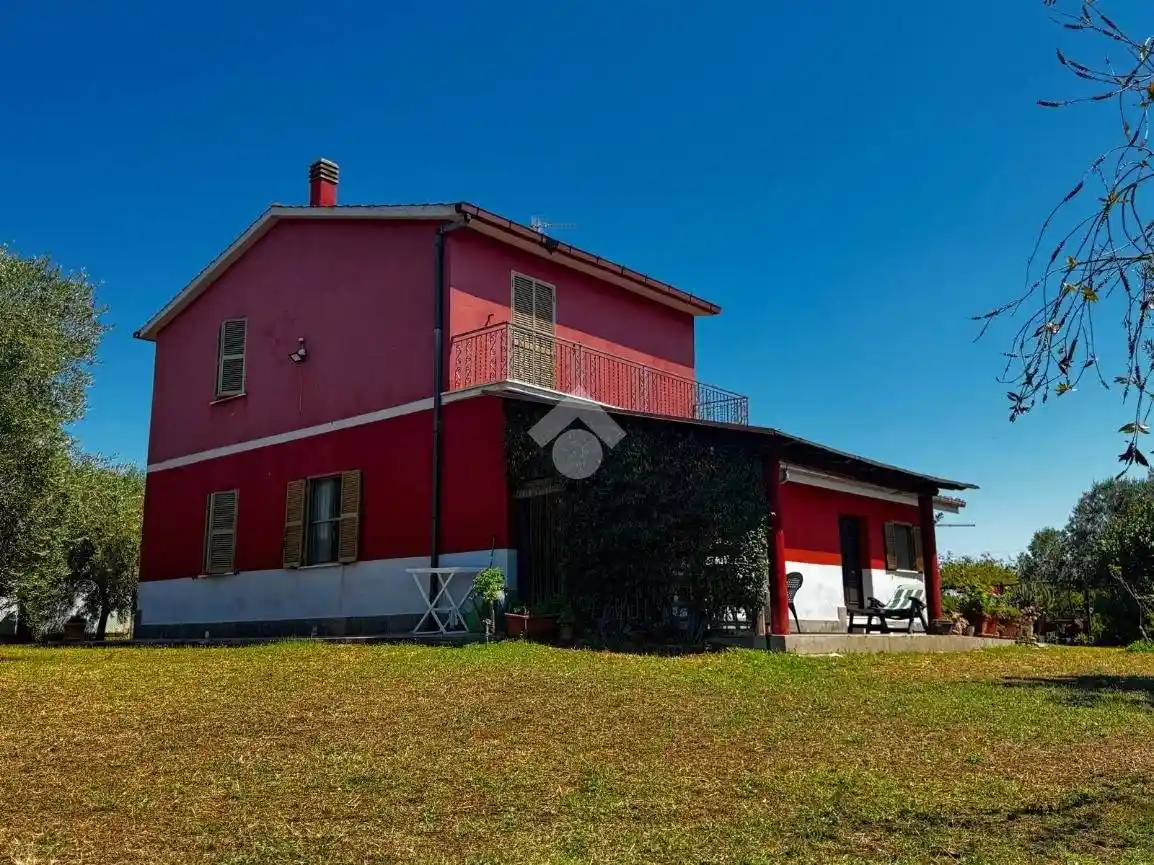 Villa in vendita a Anguillara Sabazia