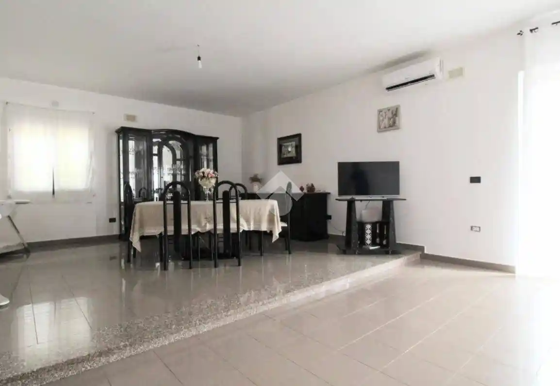 Villa unifamiliare piazza Fiume 19, Centro, Isola di Capo Rizzuto - foto 4