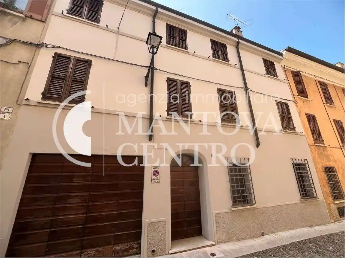 Casa indipendente in vendita a Mantova