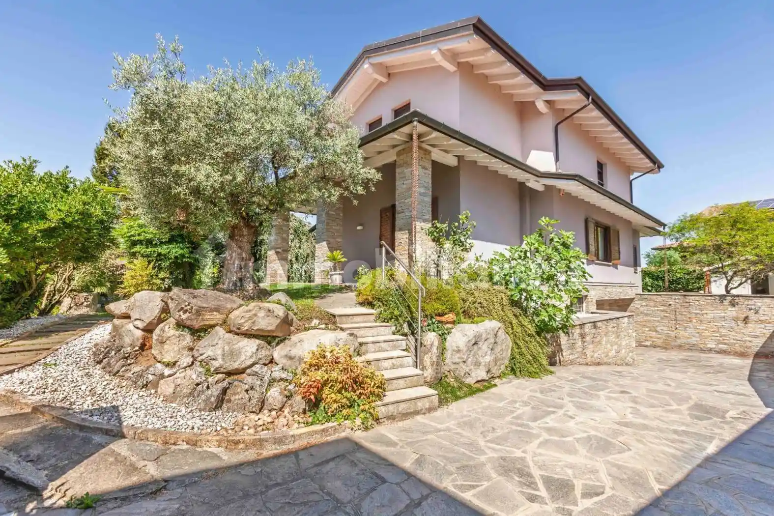 Villa in vendita a Bellinzago Novarese