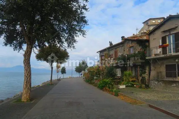 Trilocale via del Montano 4, Centro, Anguillara Sabazia - foto 2