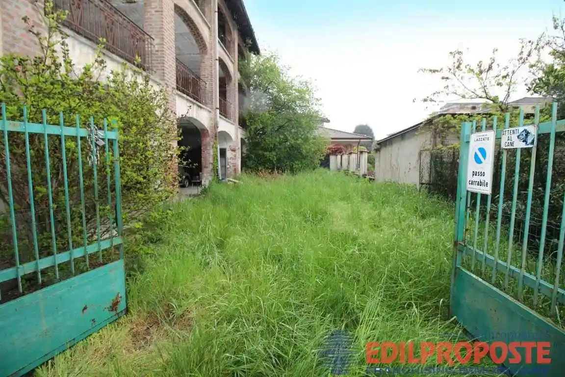 Casa indipendente in vendita a Lazzate