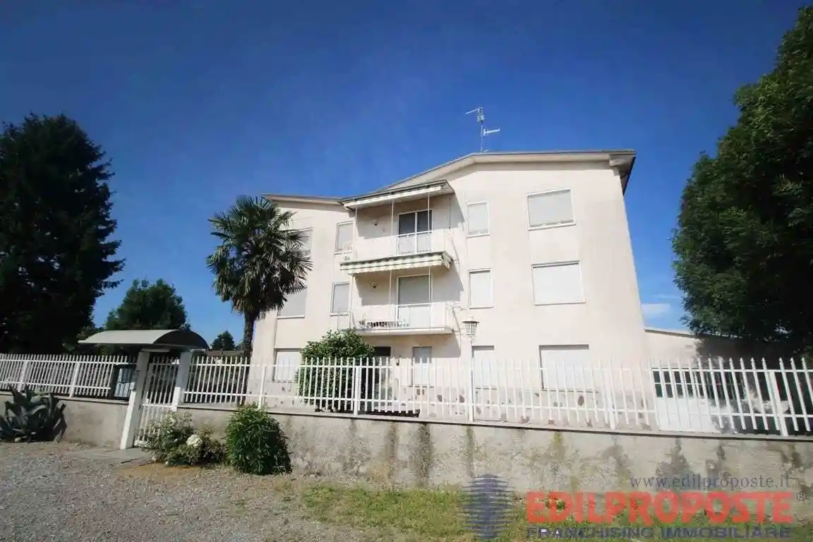 Appartamento in vendita a Lazzate