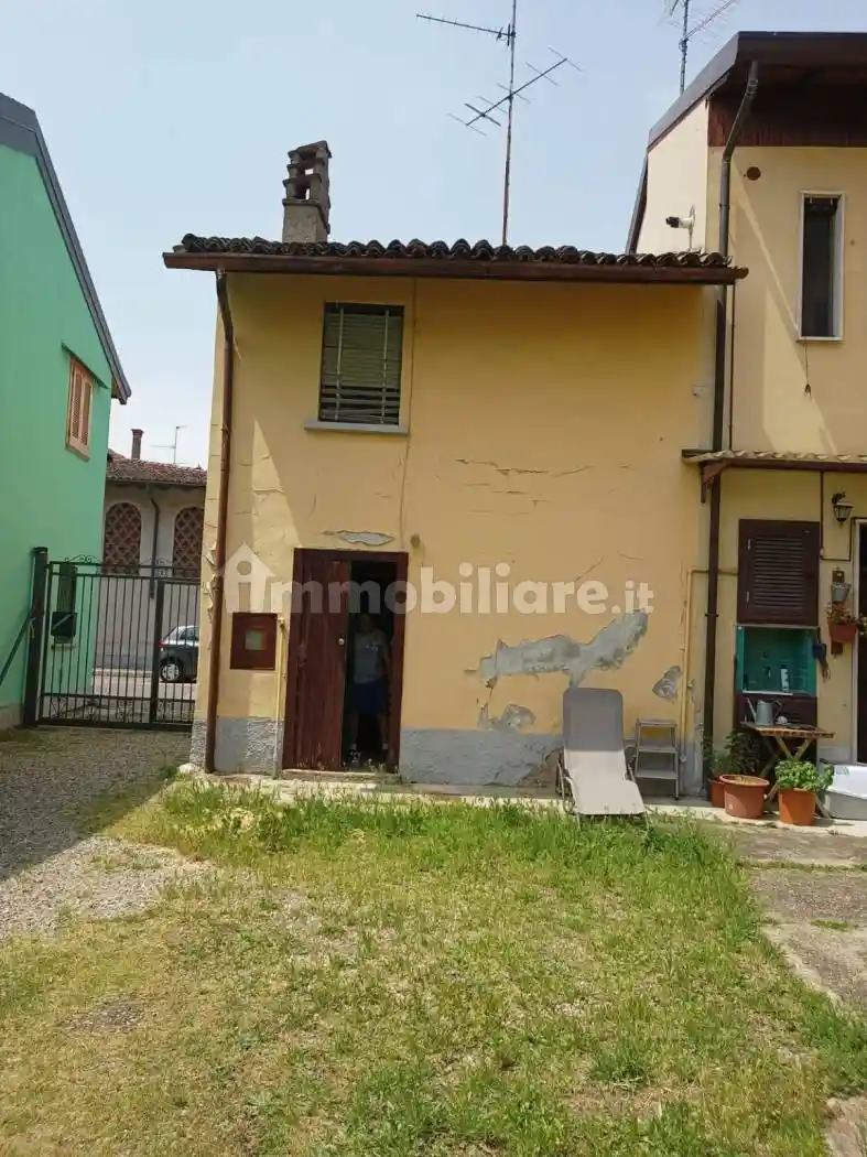 Casa indipendente in vendita a Rosate