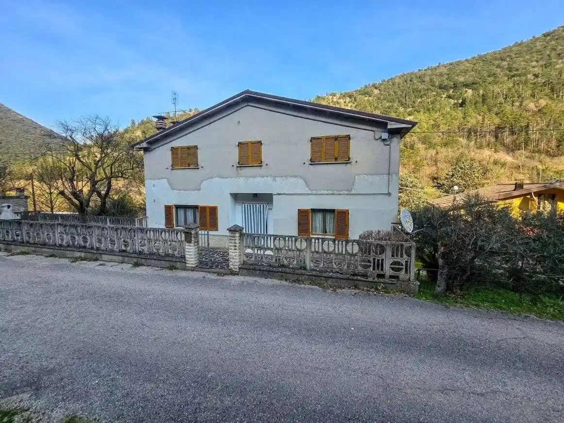 Casa indipendente in vendita a Cagli