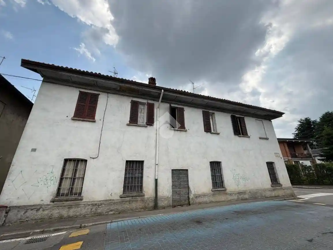 Palazzo - Edificio in vendita a Giussano