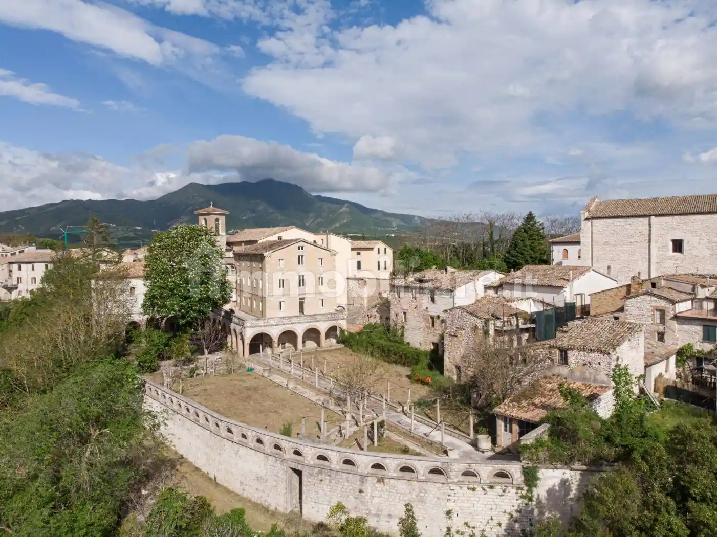 Palazzo - Edificio in vendita a Sassoferrato