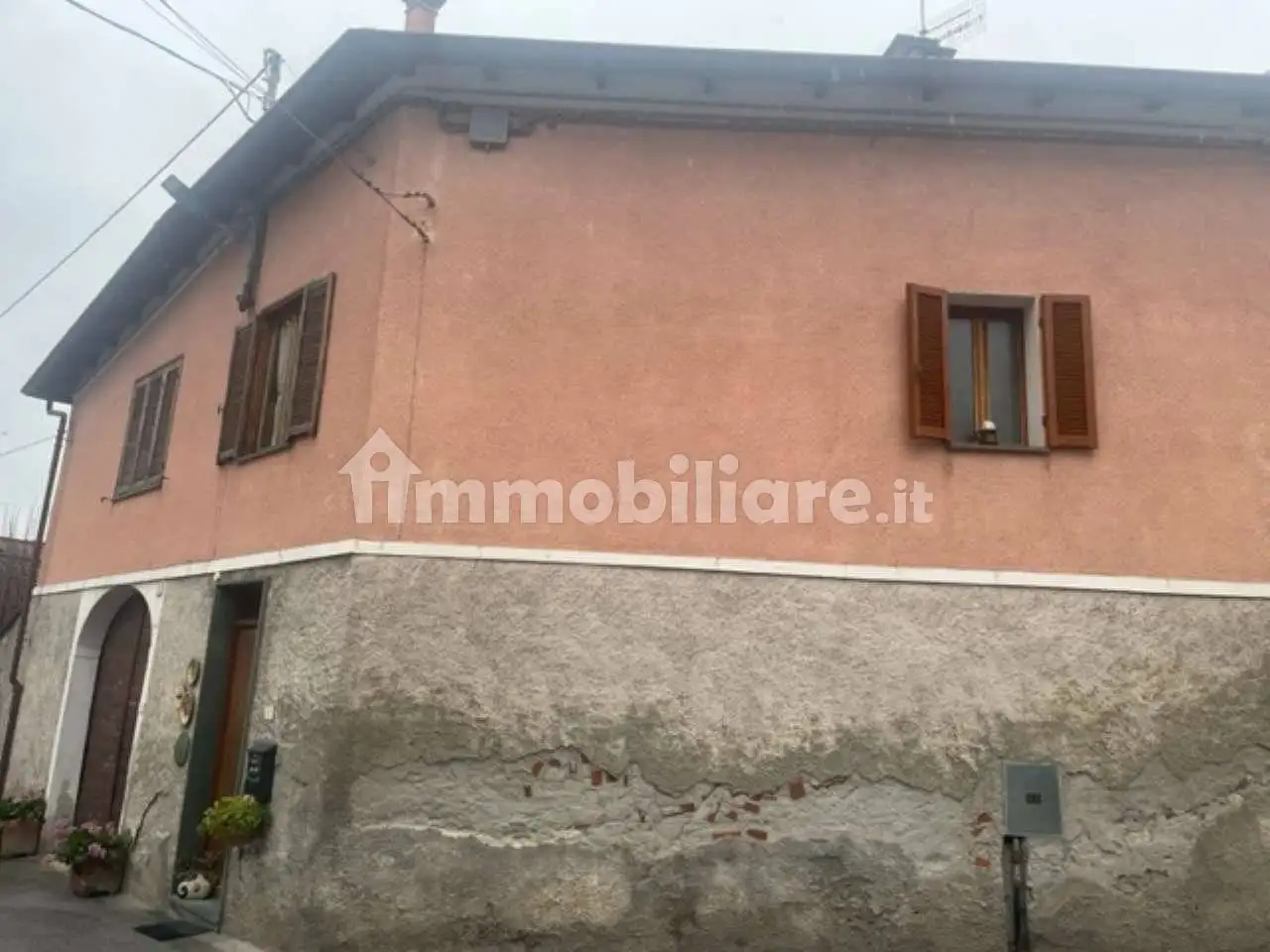 Casa indipendente in vendita a Villar San Costanzo