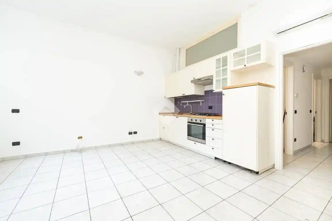 Trilocale via Gardone 19, Corvetto, Milano - foto 2