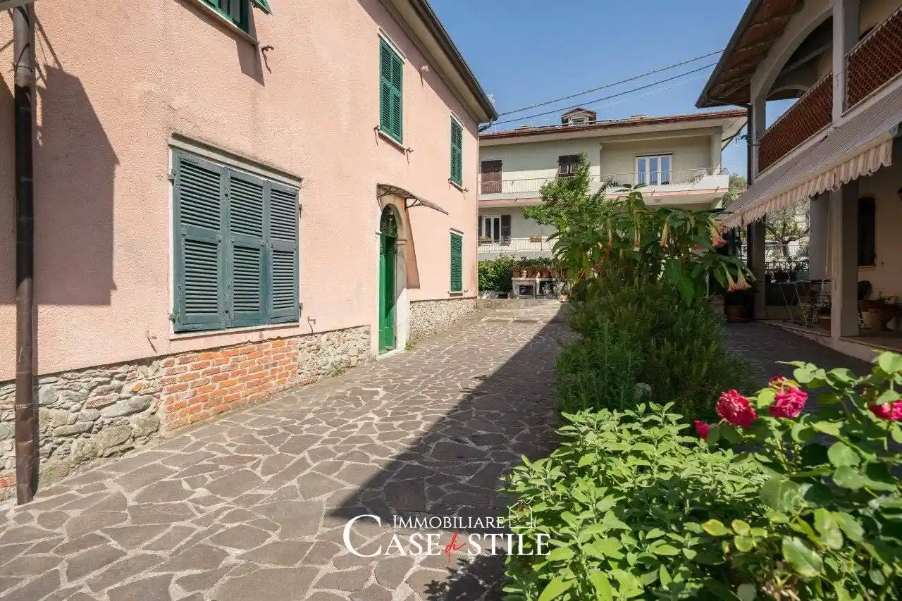 Appartamento in vendita a Luni