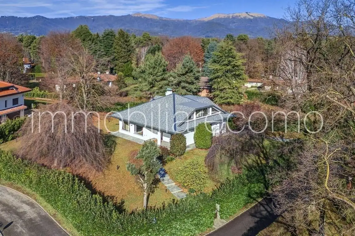 Villa in affitto a Capiago Intimiano