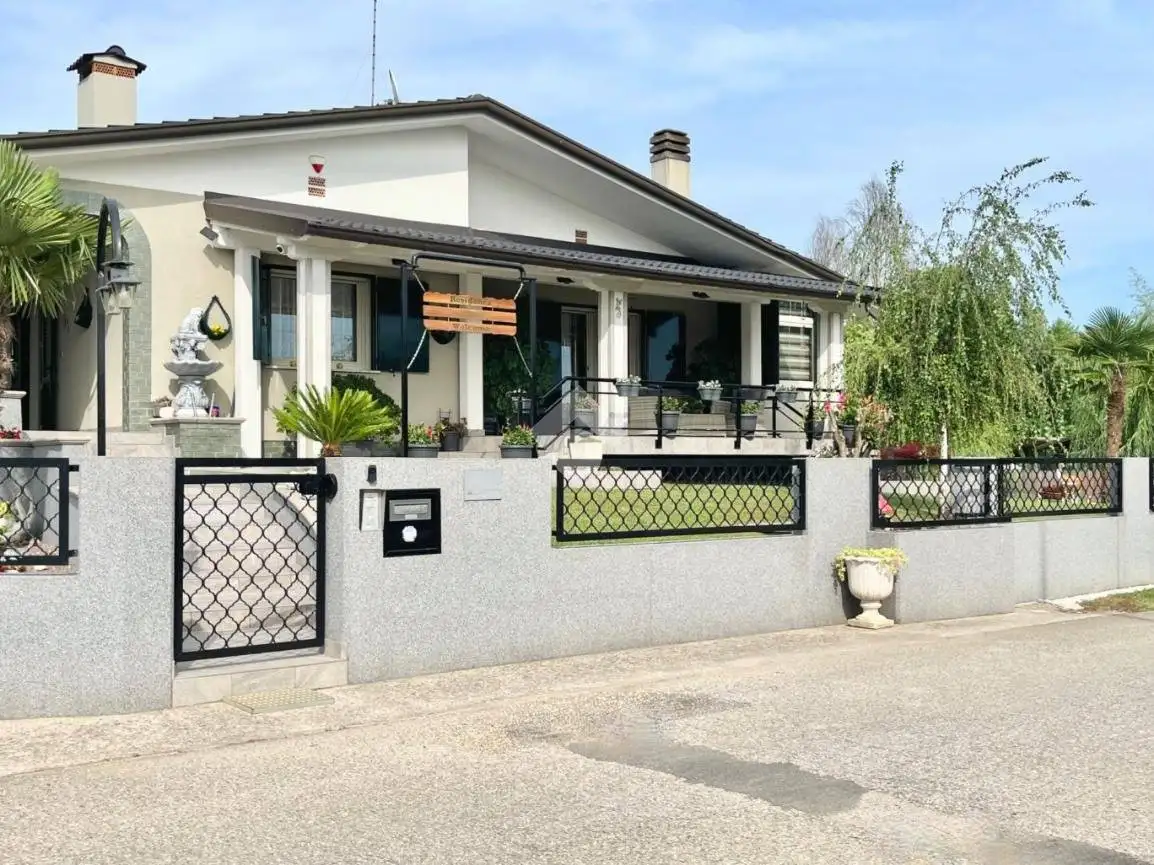 Villa in vendita a Carlino