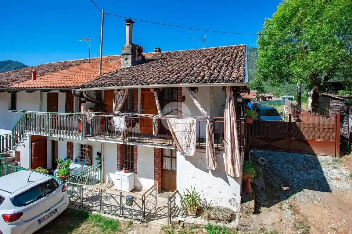 Casa indipendente in vendita a Val della Torre