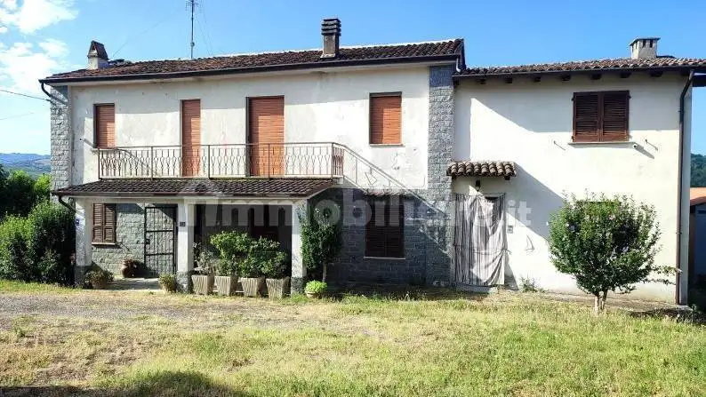 Casa indipendente in vendita a Montecalvo Versiggia