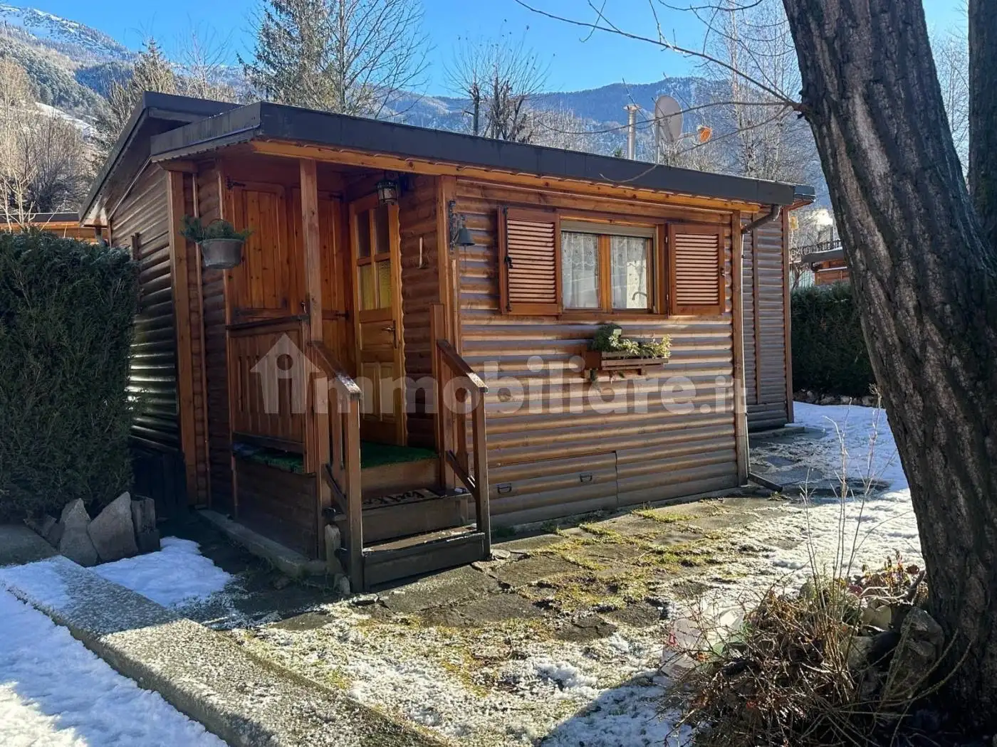 Palazzo - Edificio in affitto a La Salle