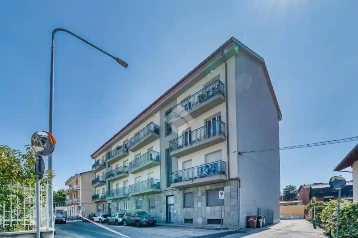 Palazzo - Edificio in vendita a Orbassano