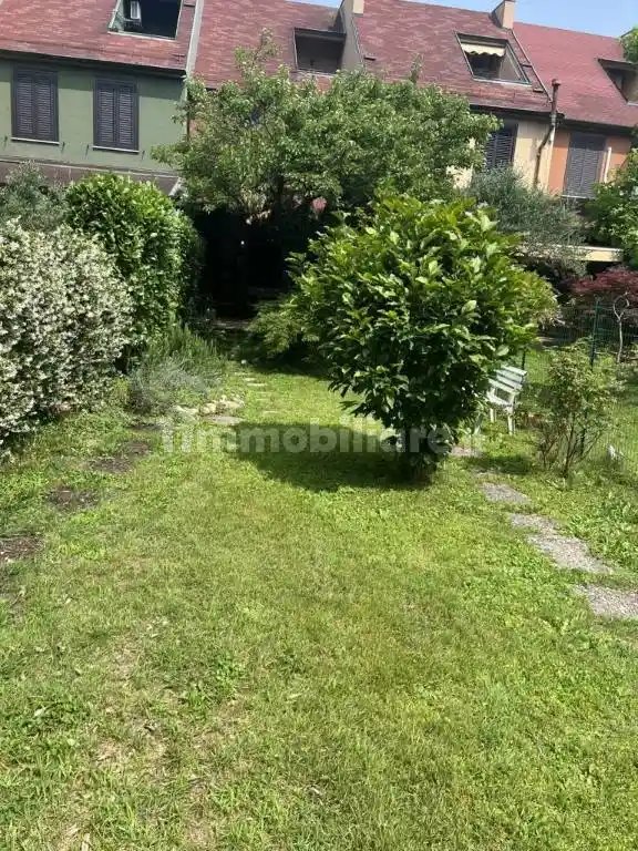 Villa a schiera via Giuseppe Di Vittorio 3, Centro, Arese - foto 2
