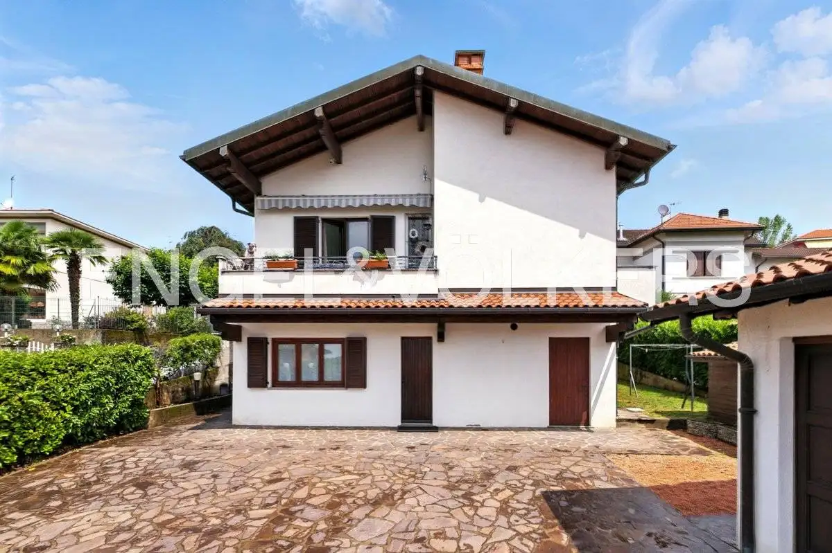 Villa in vendita a Clivio