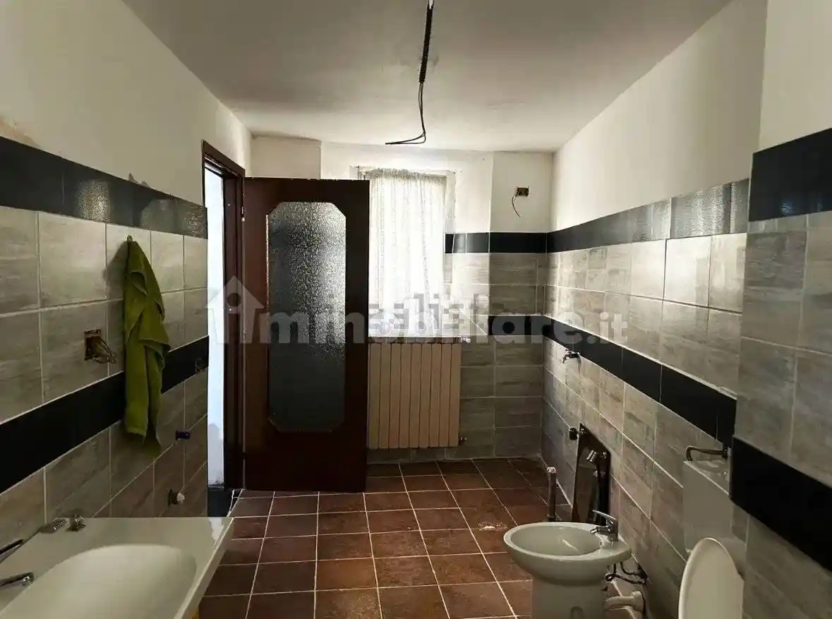 Villa bifamiliare via 4 Martiri 7, Fara Novarese - foto 5