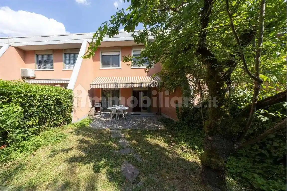 Villetta a schiera in vendita a Modena