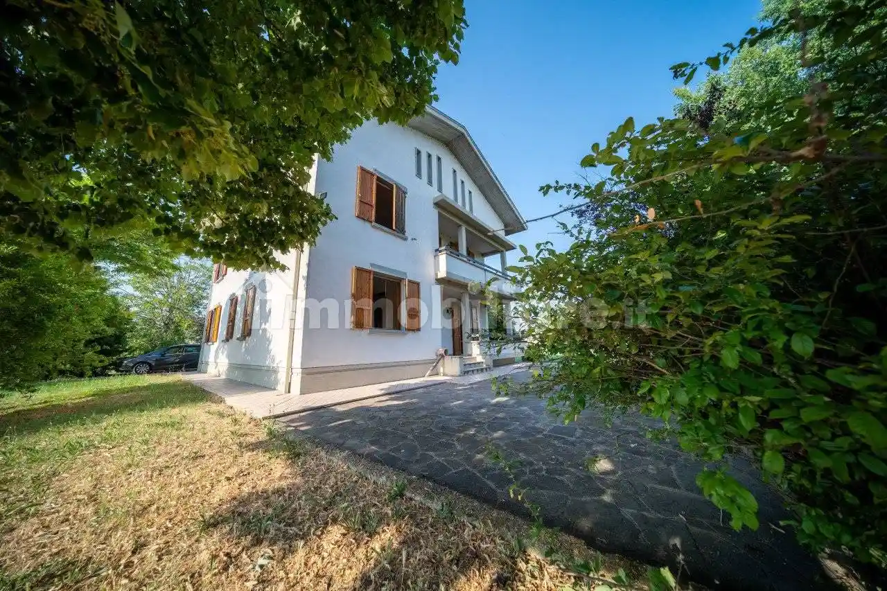 Casa indipendente in vendita a Parma