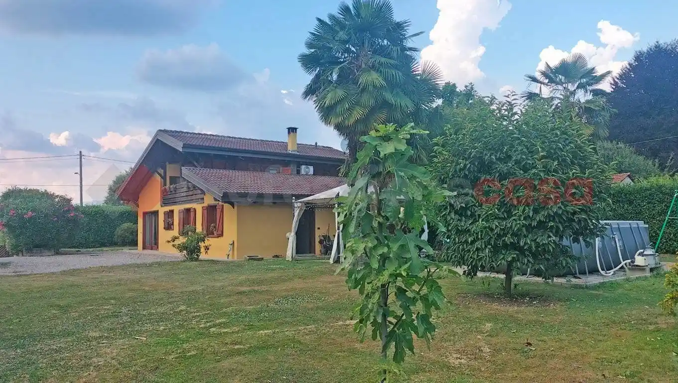 Villa in vendita a Borgomanero