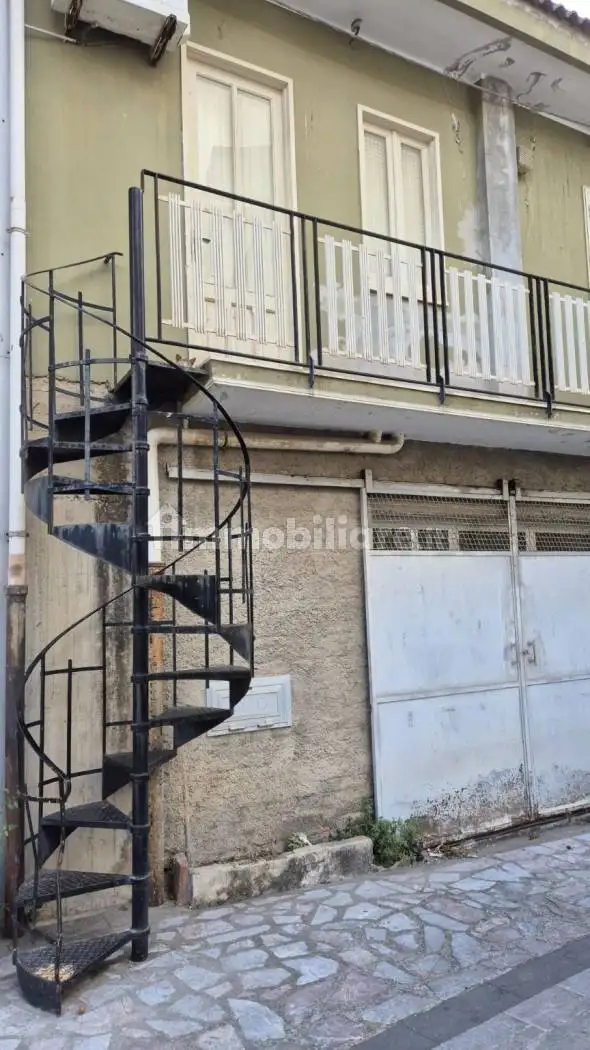 Casa indipendente in vendita a Gualtieri Sicaminò