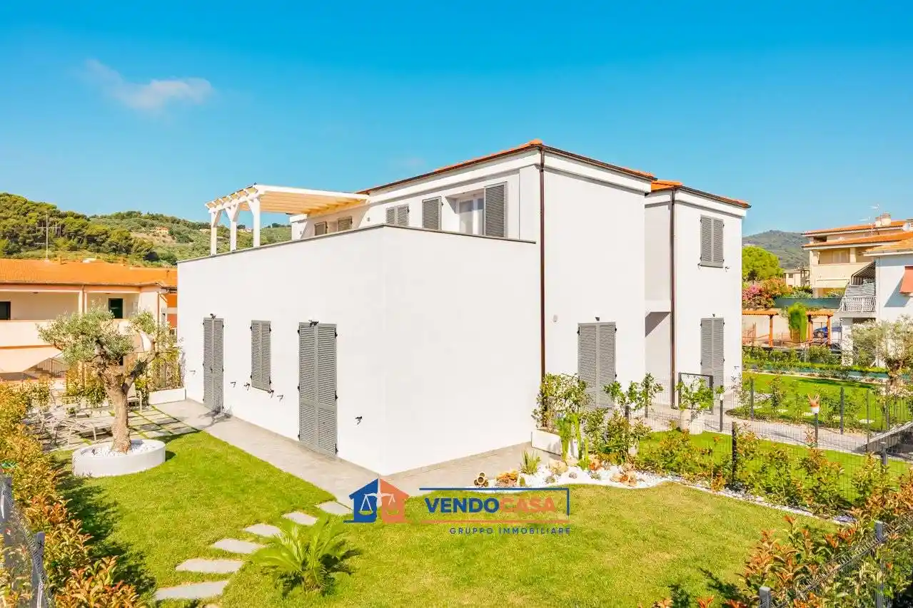 Appartamento in vendita a Diano Castello