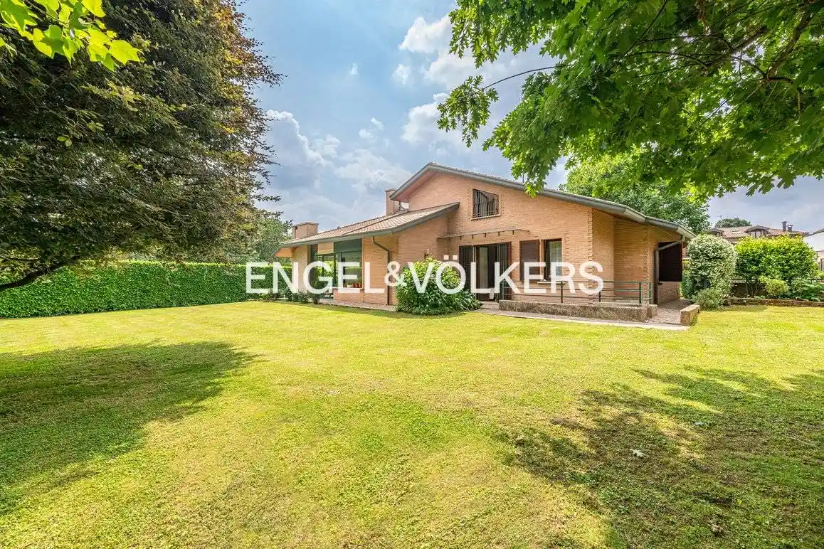 Villa in vendita a Vedano al Lambro