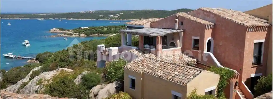 Appartamento in vendita a Arzachena