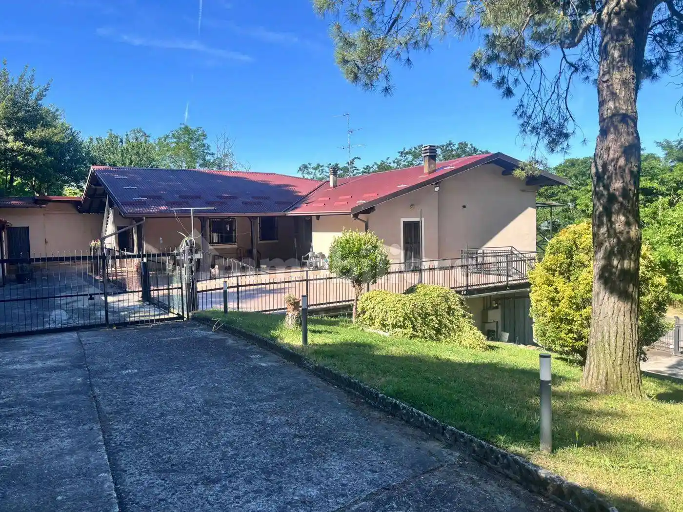 Villa in vendita a Broni