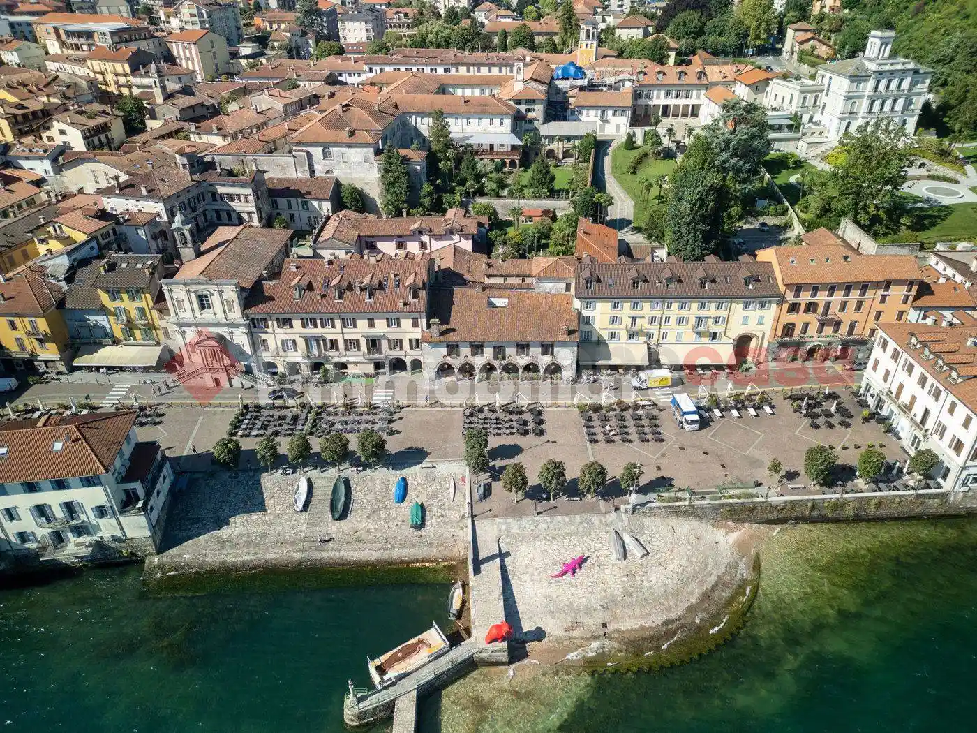 Palazzo - Edificio in vendita a Arona