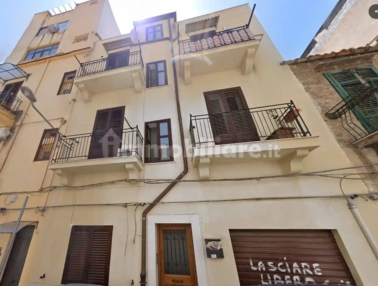 Palazzo - Edificio in vendita a Palermo