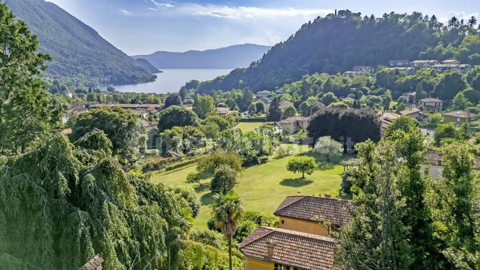 Villa in vendita a Castelveccana