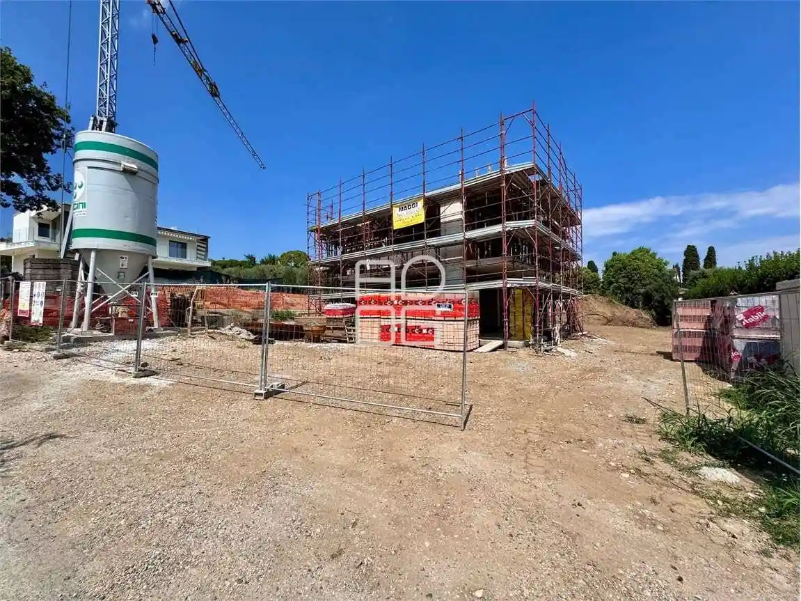 Villa in vendita a Moniga del Garda