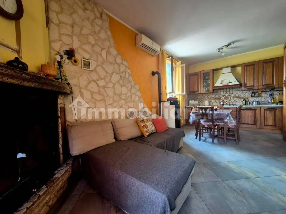 Appartamento in vendita a Civitaquana