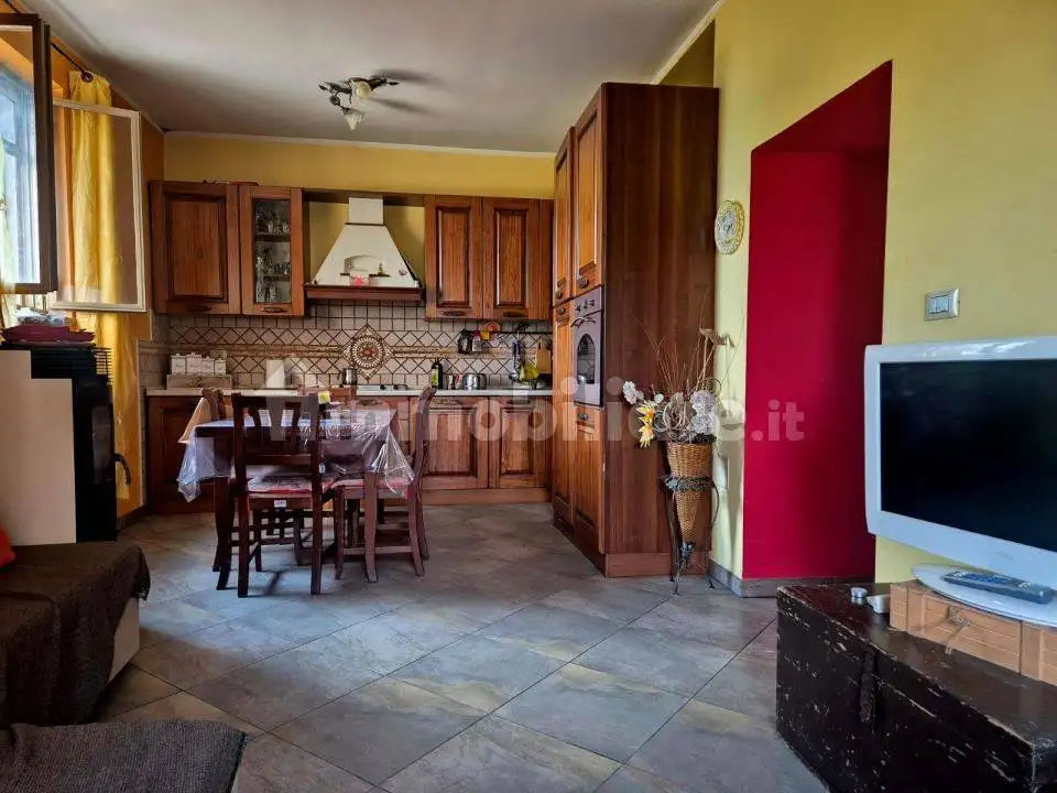 Appartamento piazza Umberto I 22, Centro, Civitaquana - foto 3