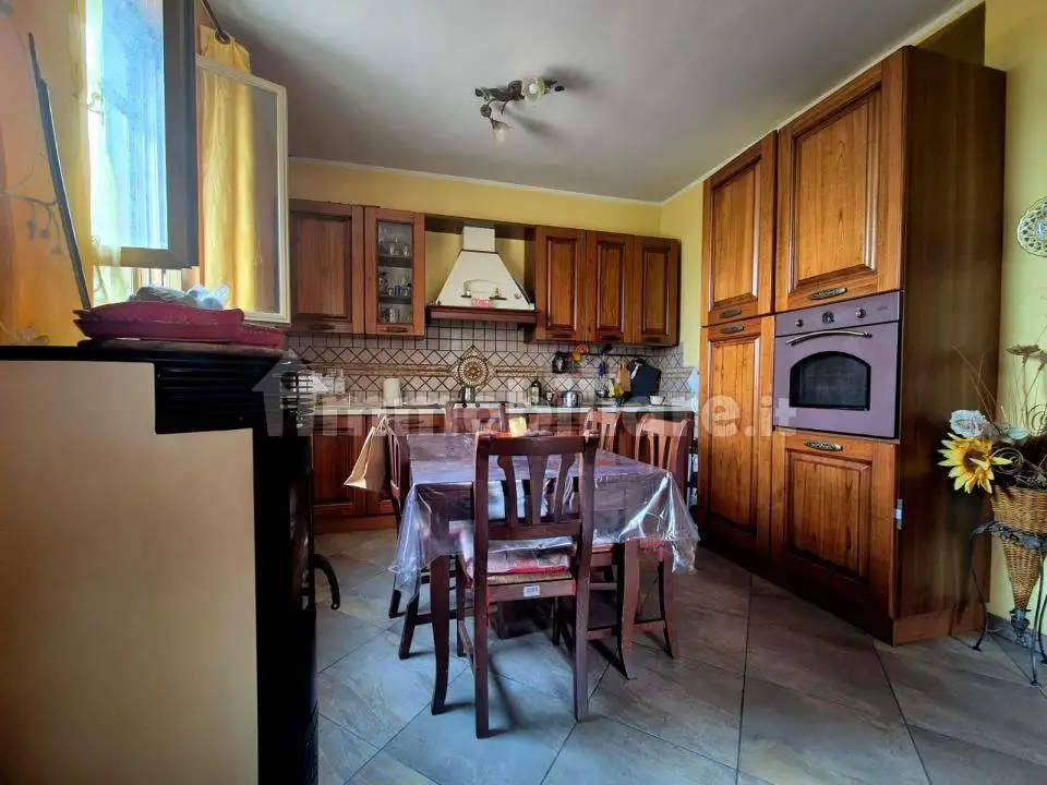 Appartamento piazza Umberto I 22, Centro, Civitaquana - foto 4