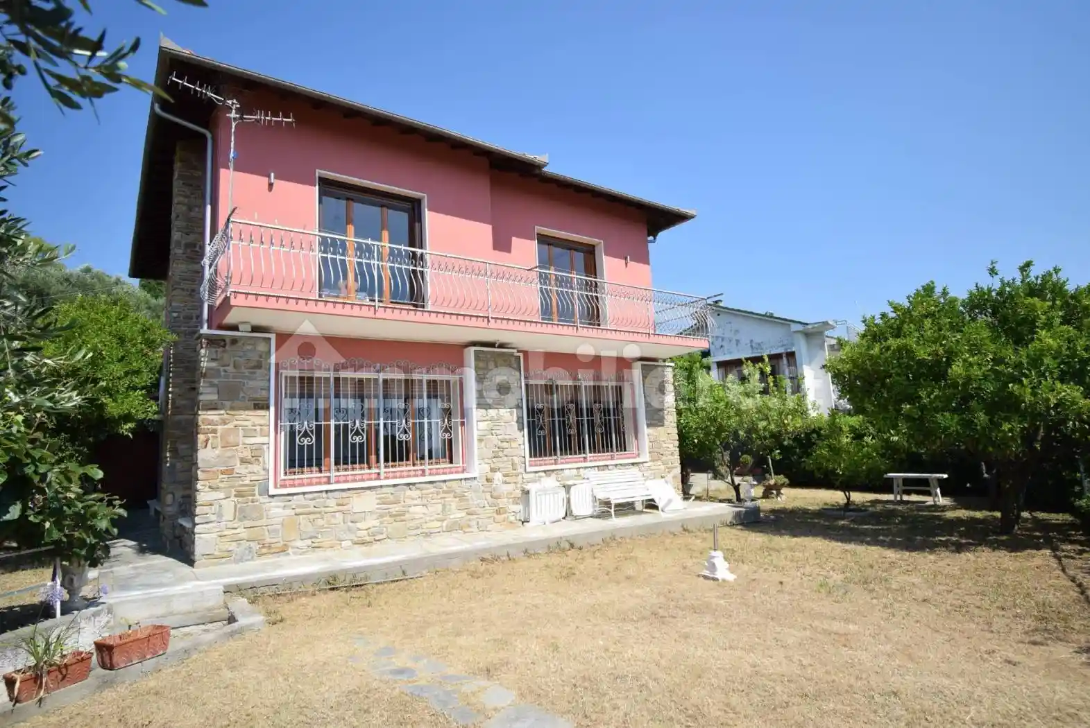 Casa indipendente in vendita a Diano Castello