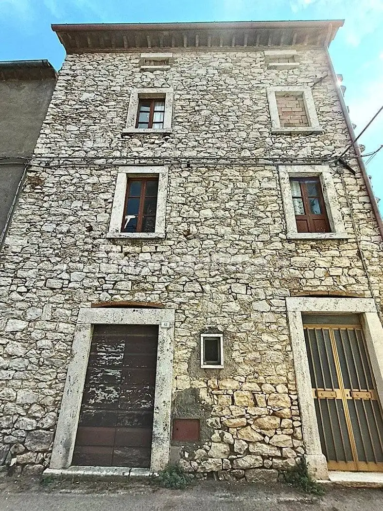 Casa indipendente in vendita a Guardea