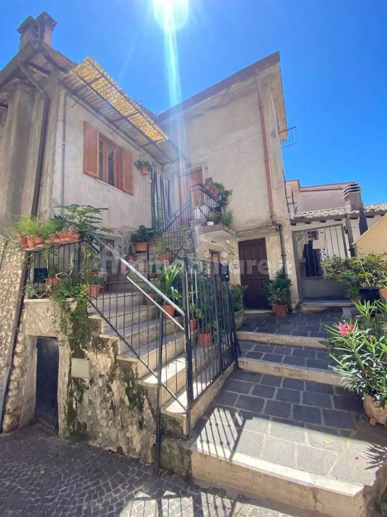 Appartamento in vendita a Sambuci