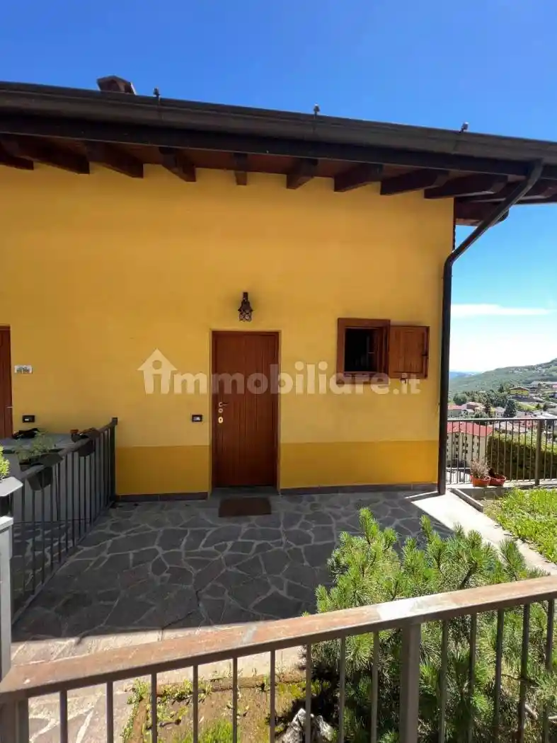 Appartamento in vendita a Costa Valle Imagna