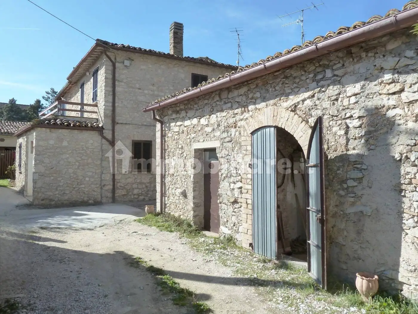 Casa indipendente in vendita a Campello sul Clitunno